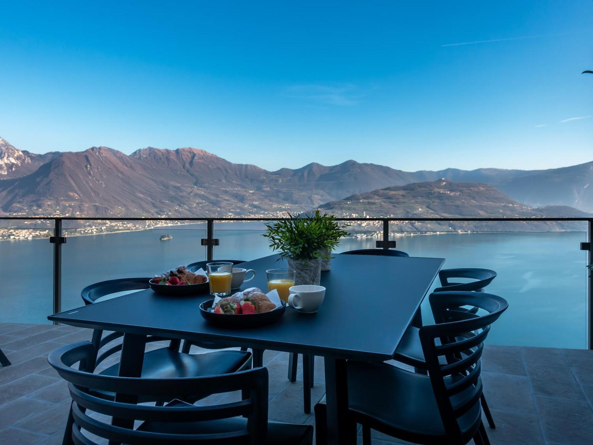 Mia Isola With Lake View, Garden And Swimming Pool Parzanica Exterior photo