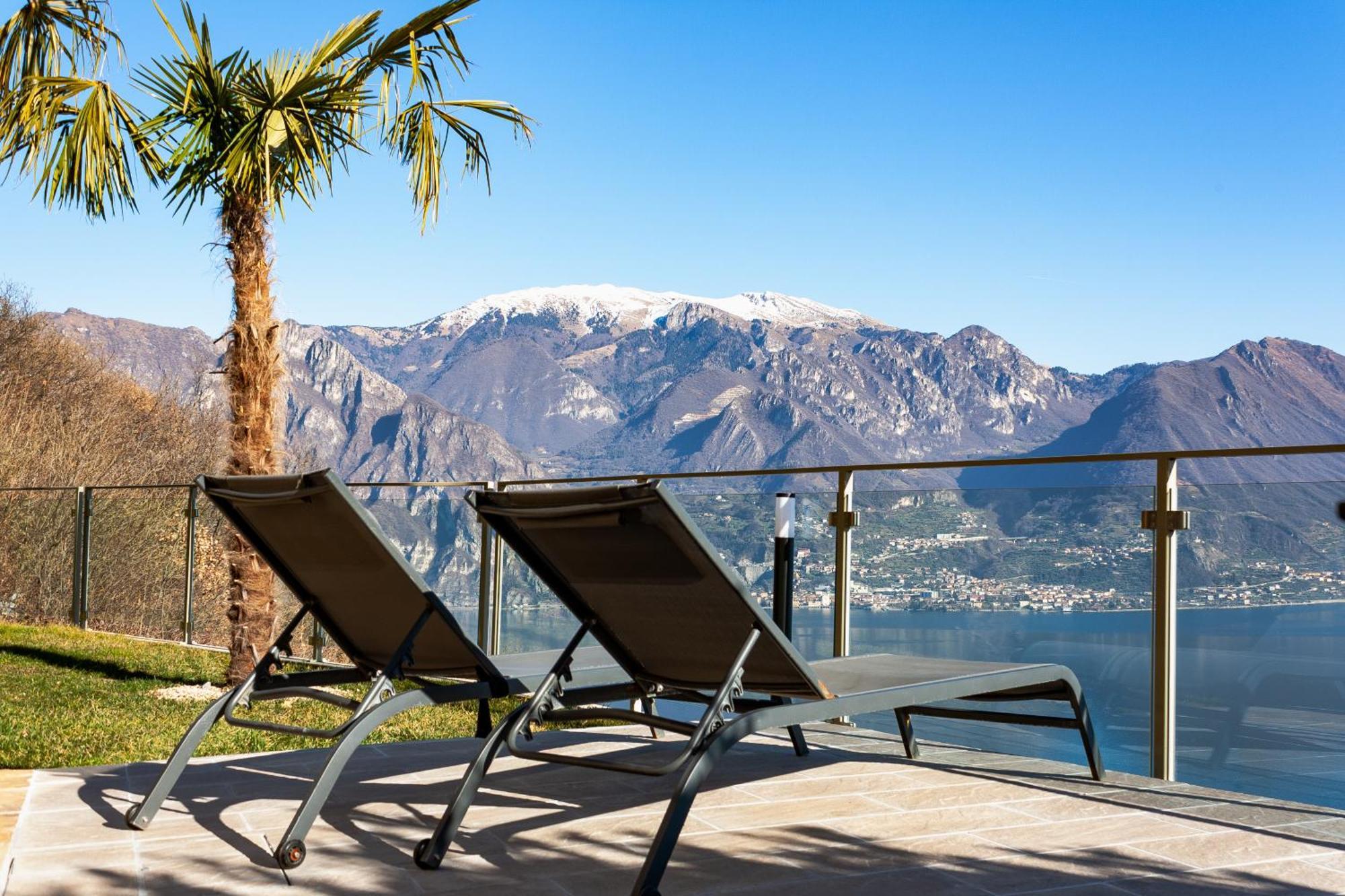 Mia Isola With Lake View, Garden And Swimming Pool Parzanica Exterior photo