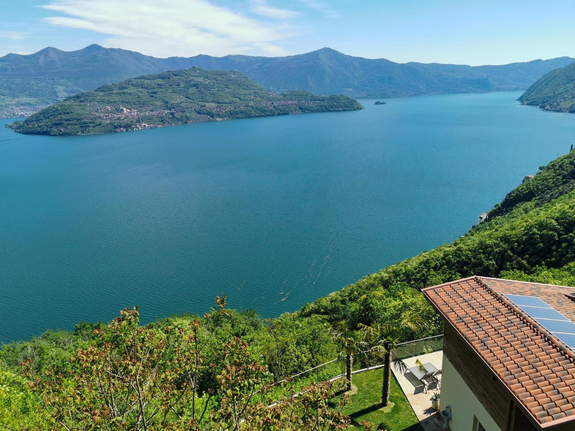 Mia Isola With Lake View, Garden And Swimming Pool Parzanica Exterior photo